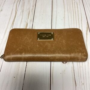 Brown Michael Kors Leather Jet Set Wallet